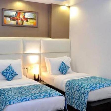 Hotel Elegance New Delhi Bagian luar foto