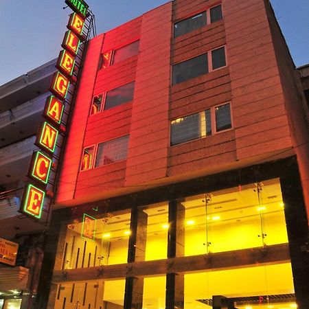 Hotel Elegance New Delhi Bagian luar foto