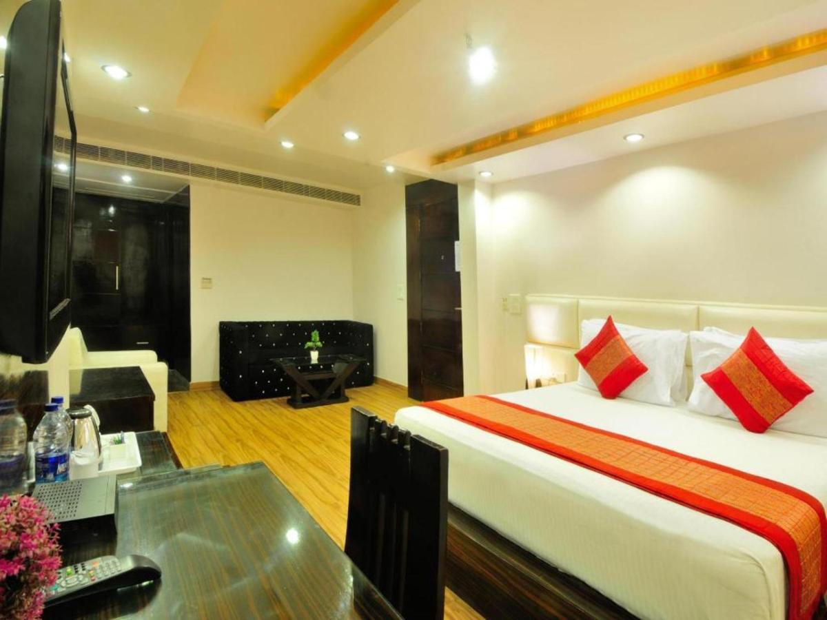 Hotel Elegance New Delhi Bagian luar foto