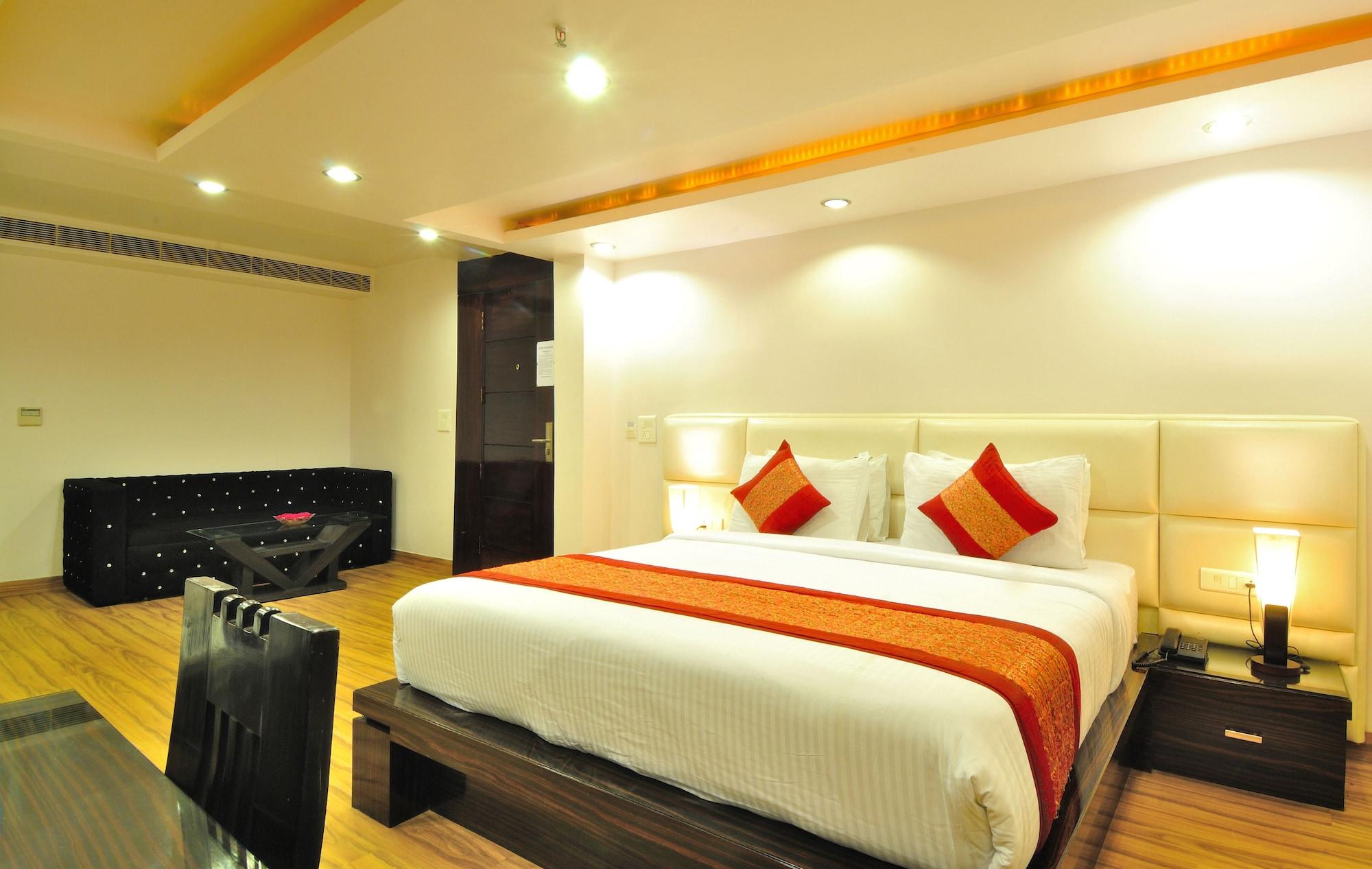 Hotel Elegance New Delhi Bagian luar foto