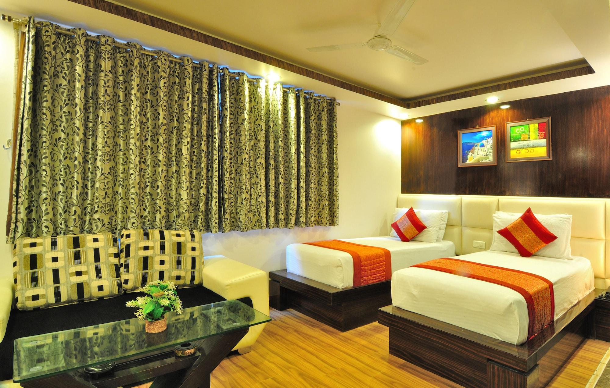 Hotel Elegance New Delhi Bagian luar foto
