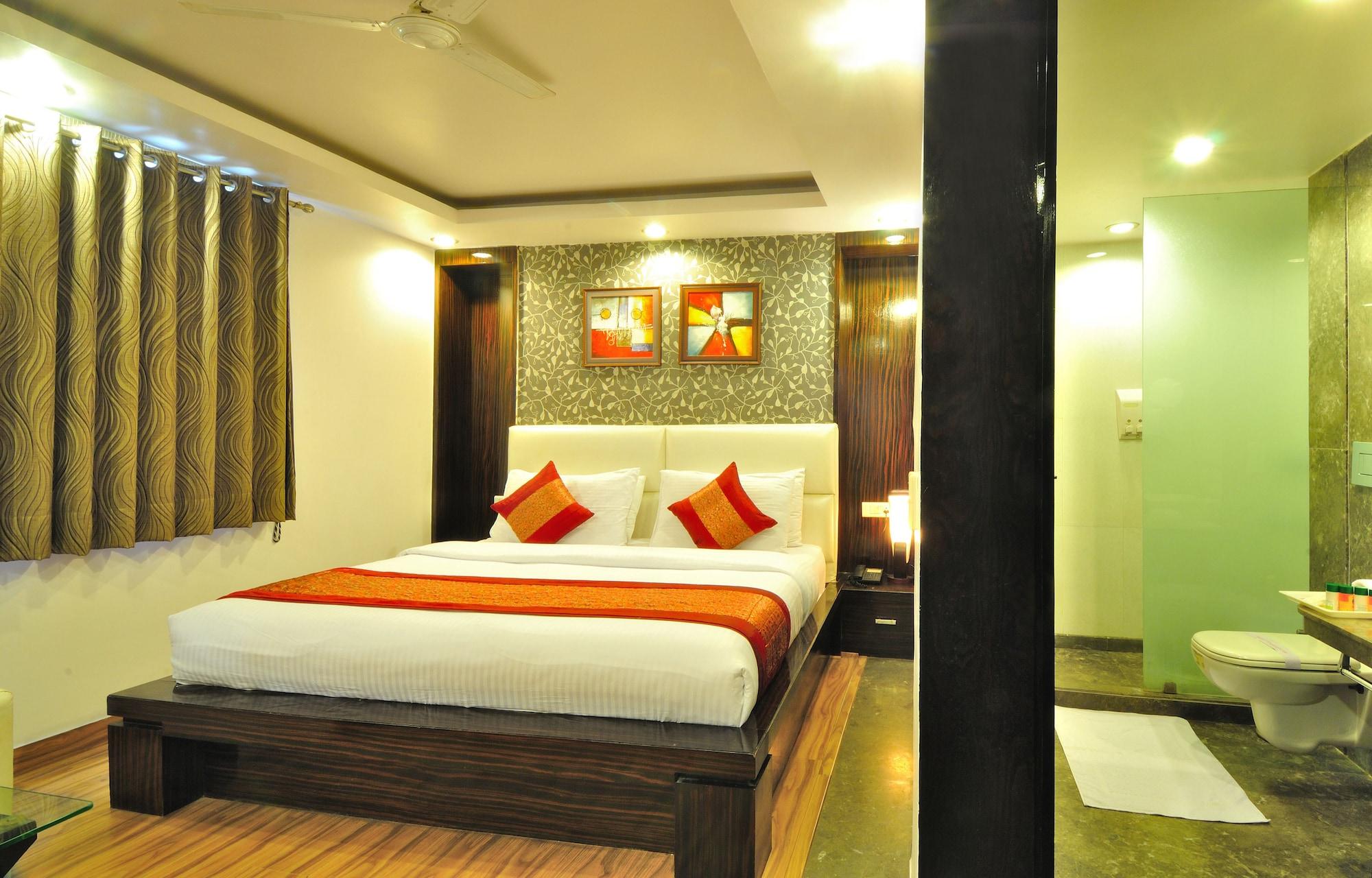 Hotel Elegance New Delhi Bagian luar foto