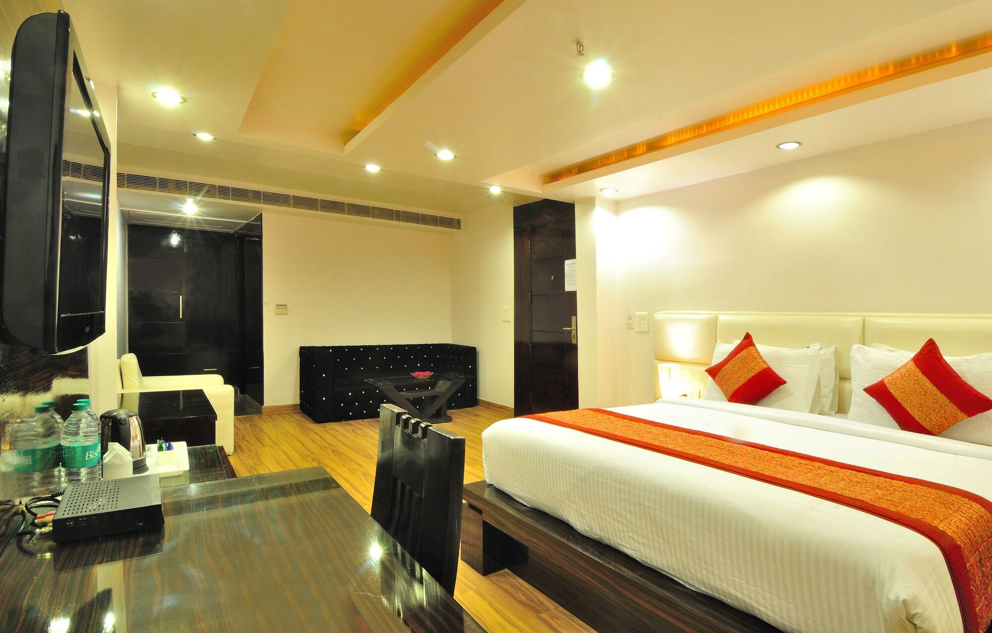 Hotel Elegance New Delhi Bagian luar foto