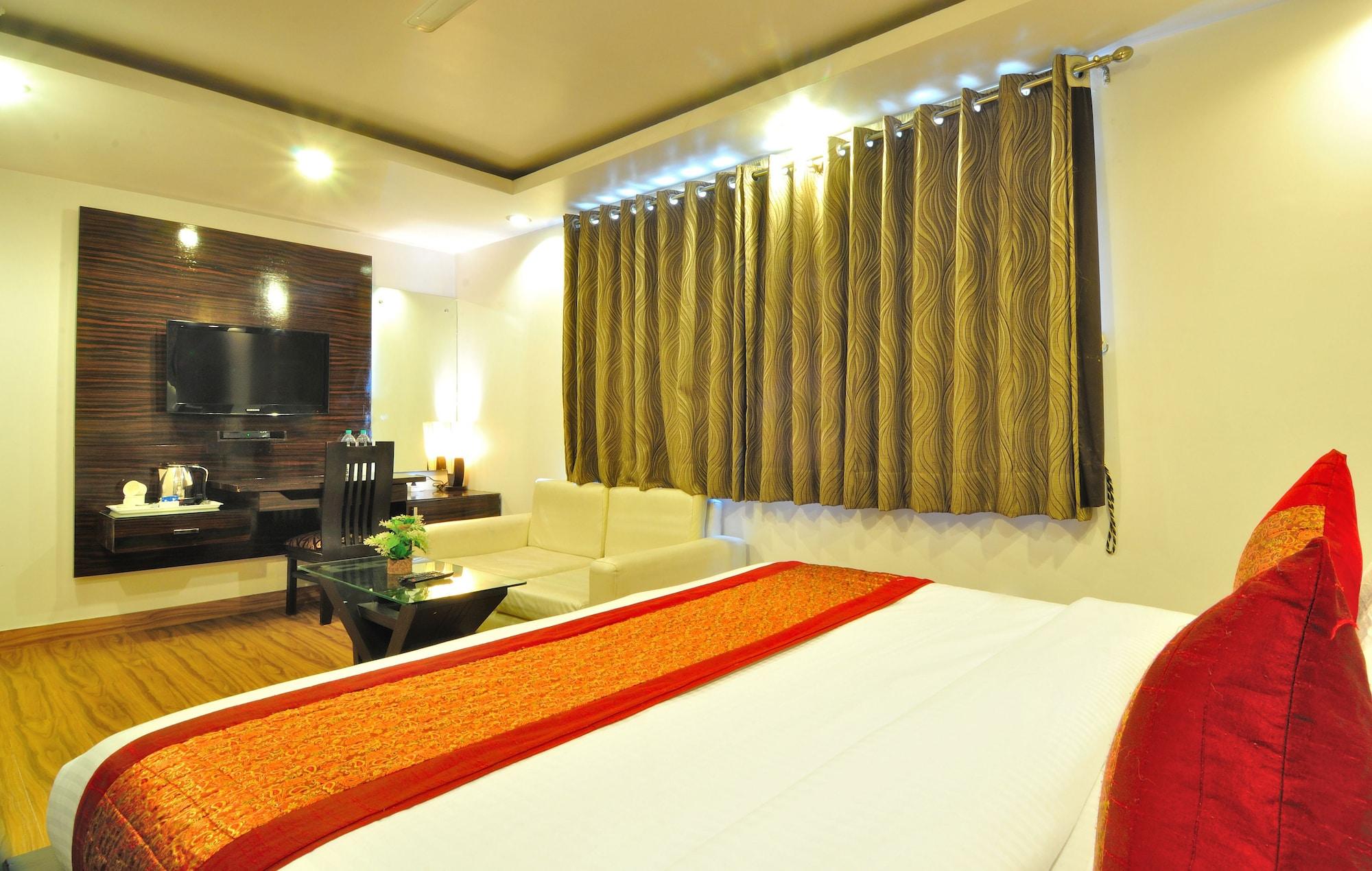 Hotel Elegance New Delhi Bagian luar foto