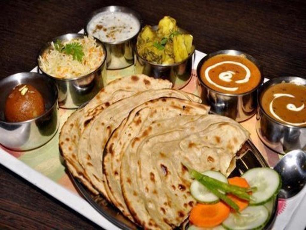 Hotel Elegance New Delhi Bagian luar foto