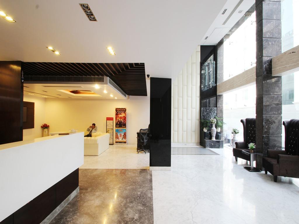 Hotel Elegance New Delhi Bagian luar foto