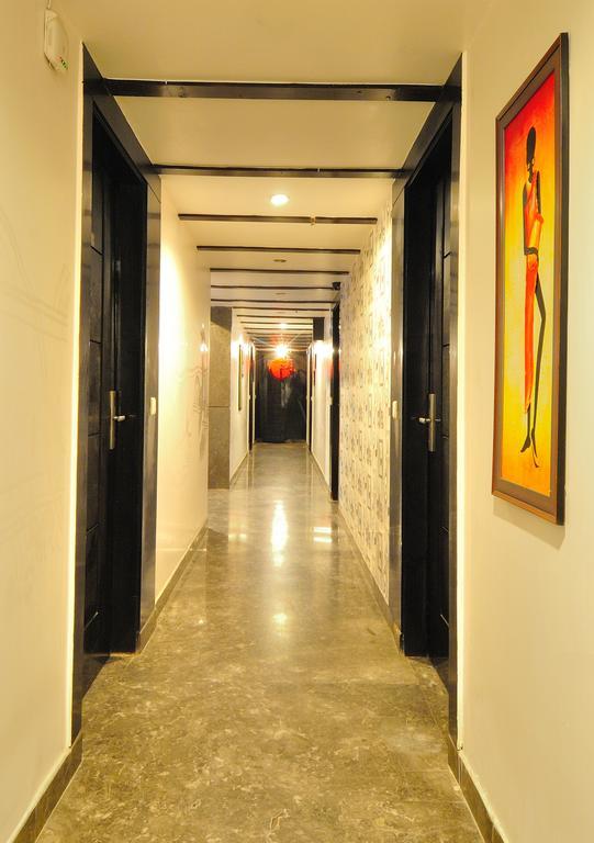 Hotel Elegance New Delhi Bagian luar foto