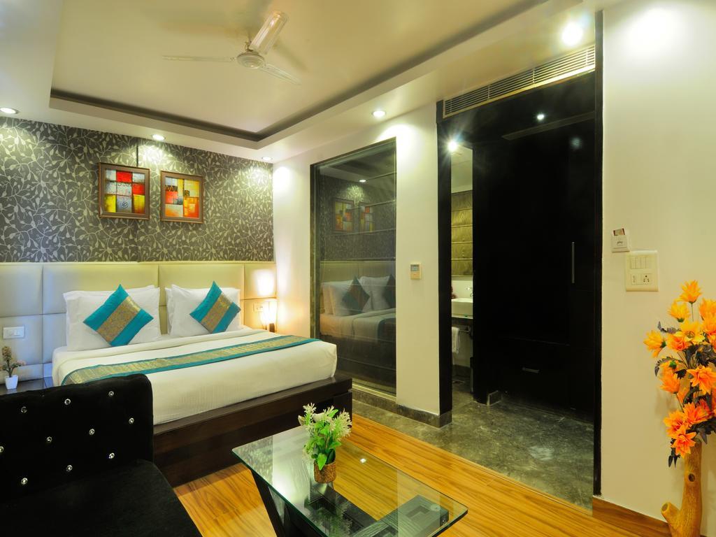 Hotel Elegance New Delhi Bagian luar foto