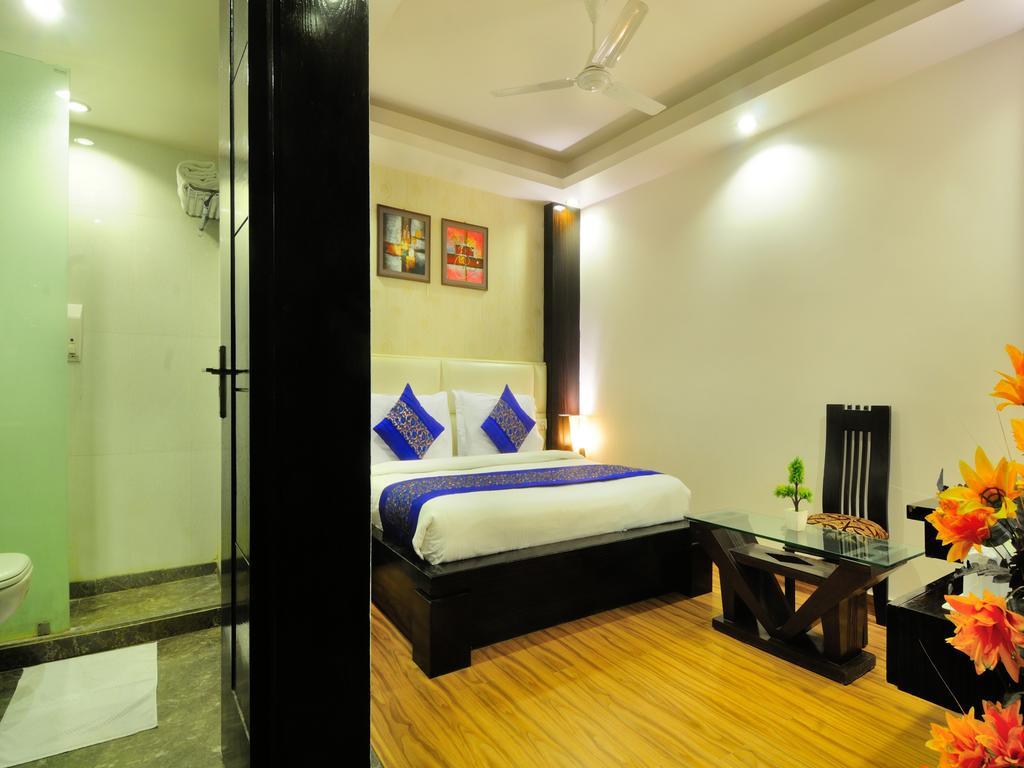 Hotel Elegance New Delhi Bagian luar foto