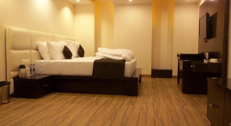 Hotel Elegance New Delhi Bagian luar foto